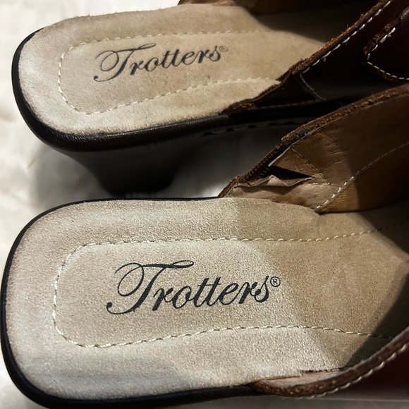 Like new Trotters Brandie Dark Brown Leather Slide in mule women’s size 6.5N - Picture 3 of 13